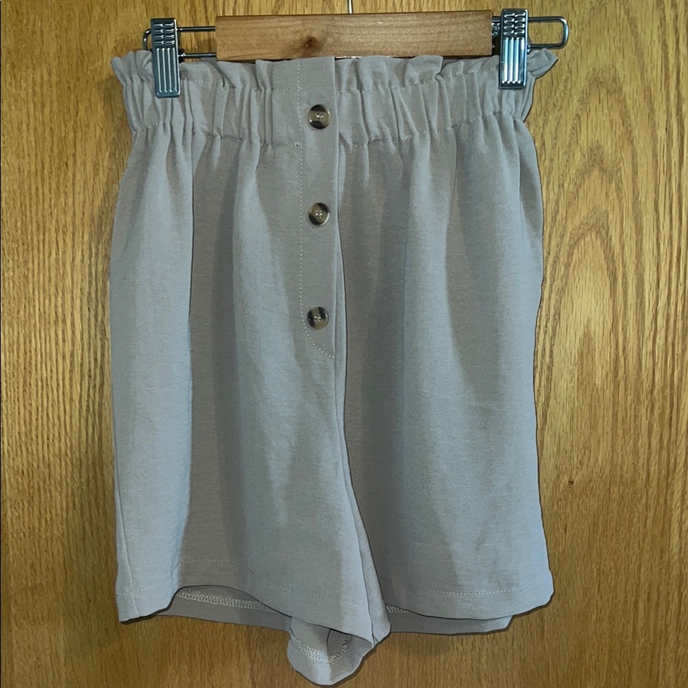 Moon & Stars Shorts Girls M 10-12 Tan Excellent Paperbag Waist‎ Button Detail